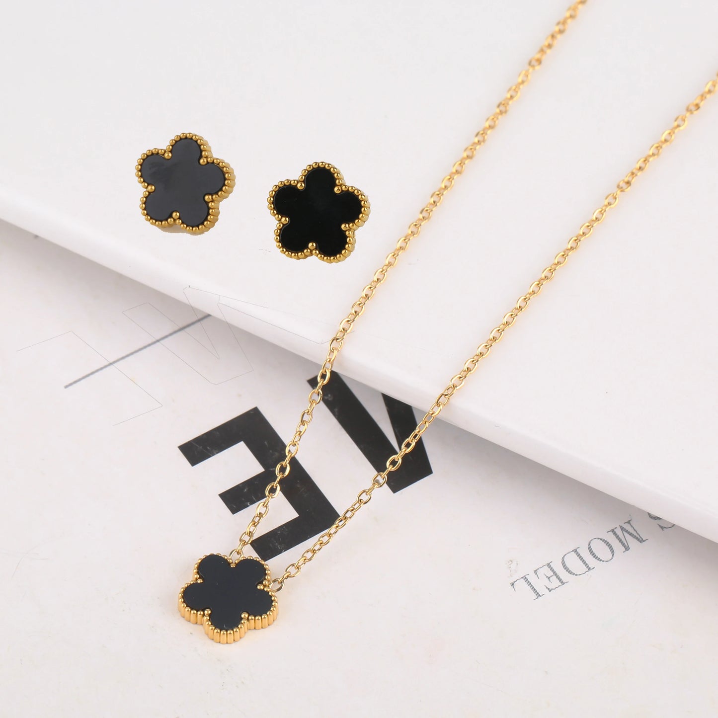 Adjustable New Design Gold Plated Stainless Steel Plant Flower Necklace Set With Five Leaf Petals Women's Luxury Gifts Clover