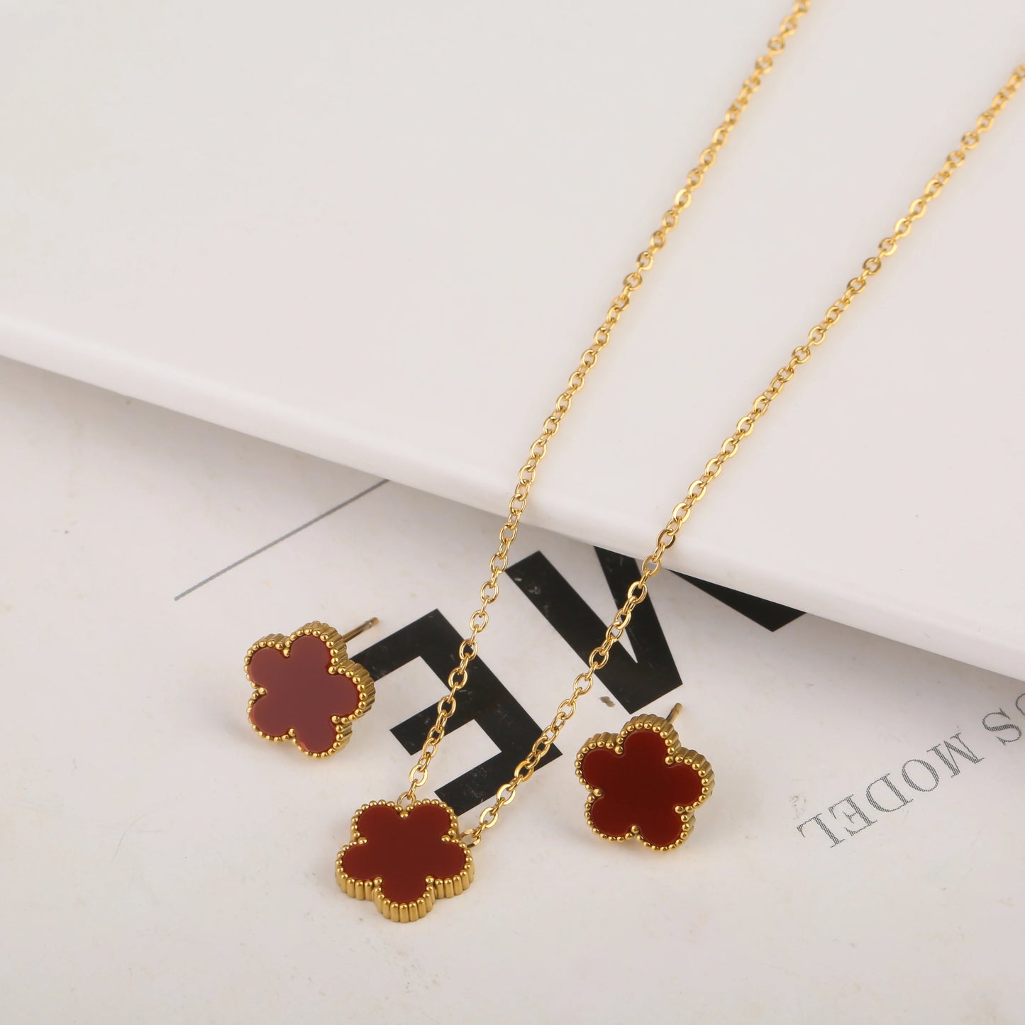 Adjustable New Design Gold Plated Stainless Steel Plant Flower Necklace Set With Five Leaf Petals Women's Luxury Gifts Clover