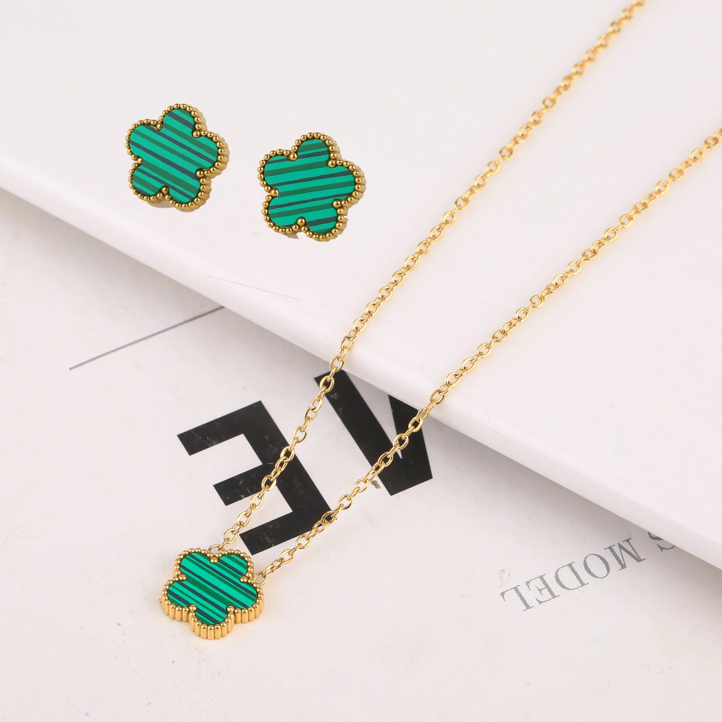 Adjustable New Design Gold Plated Stainless Steel Plant Flower Necklace Set With Five Leaf Petals Women's Luxury Gifts Clover