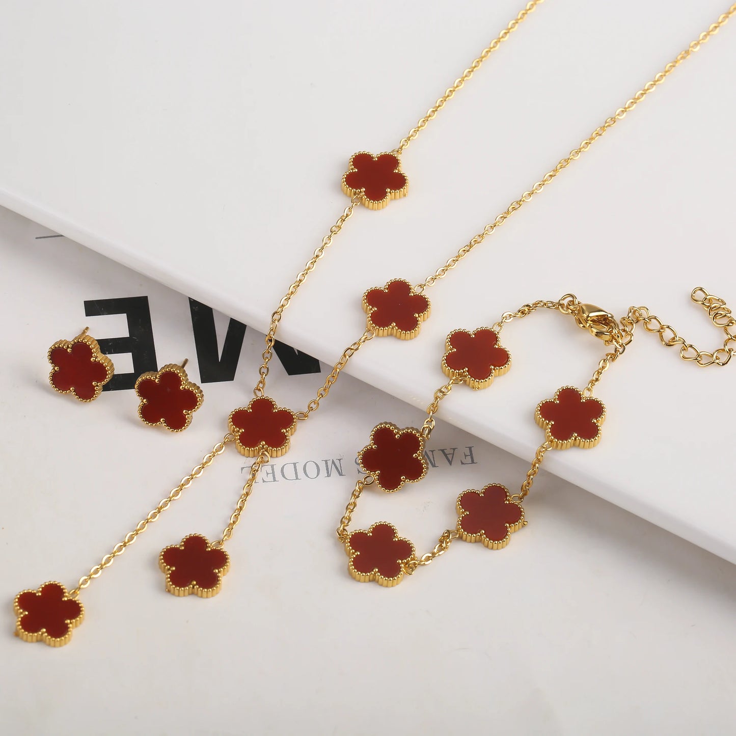 Adjustable New Design Gold Plated Stainless Steel Plant Flower Necklace Set With Five Leaf Petals Women's Luxury Gifts Clover